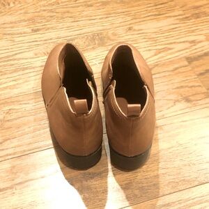 Women’s size 8 camel booties